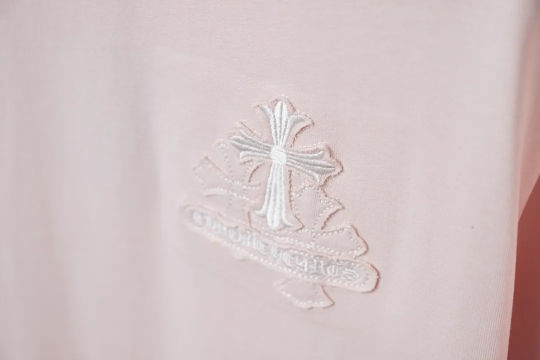 🅿️220 Ch*ome Hearte 25SS early spring new style, appliqué embroidered heart cross short sleeves, light luxury, essential item for daily commuting for men and women, correct version, welcome to compare, detailed features · 320g 100% pure cotton double yarn jersey fabric · Custom dyed in the same vat, special thickened 32 pieces double-strand 1X1 thread · Imported Tajima machine embroidery tatami embroidery ➕This cloth patch embroidery · Collar, cuffs, and hem are hand-frayed · Double-needle stitching across seams · Original main mark, washed tag, branded moisture-proof paper packaging Color: Black/White/Pink Size: S/M/L/XL